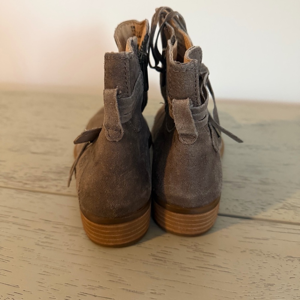 NWOT Born 6 Brown Suede Leather Osha Ankle Boots Buckle Tassel Boho Distressed - Picture 3 of 5